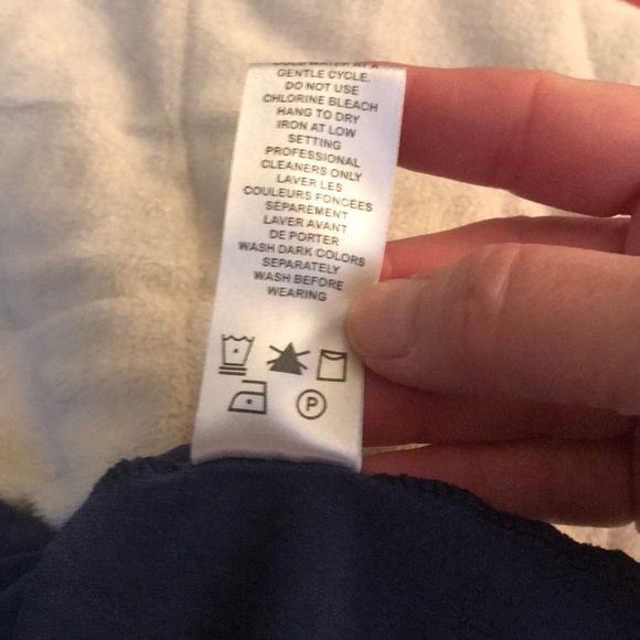 Reitmans basic navy t-shirt medium - Picture 4 of 4